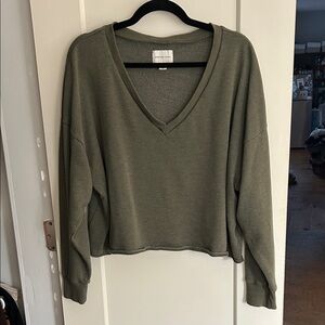 American Eagle Olive V-Neck Long-Sleeve Cropped Top